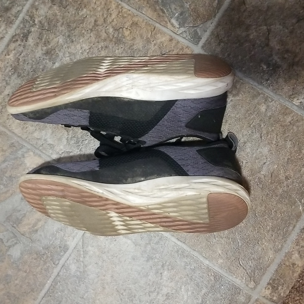Sz 8 Reebok Runners - Picture 2 of 4